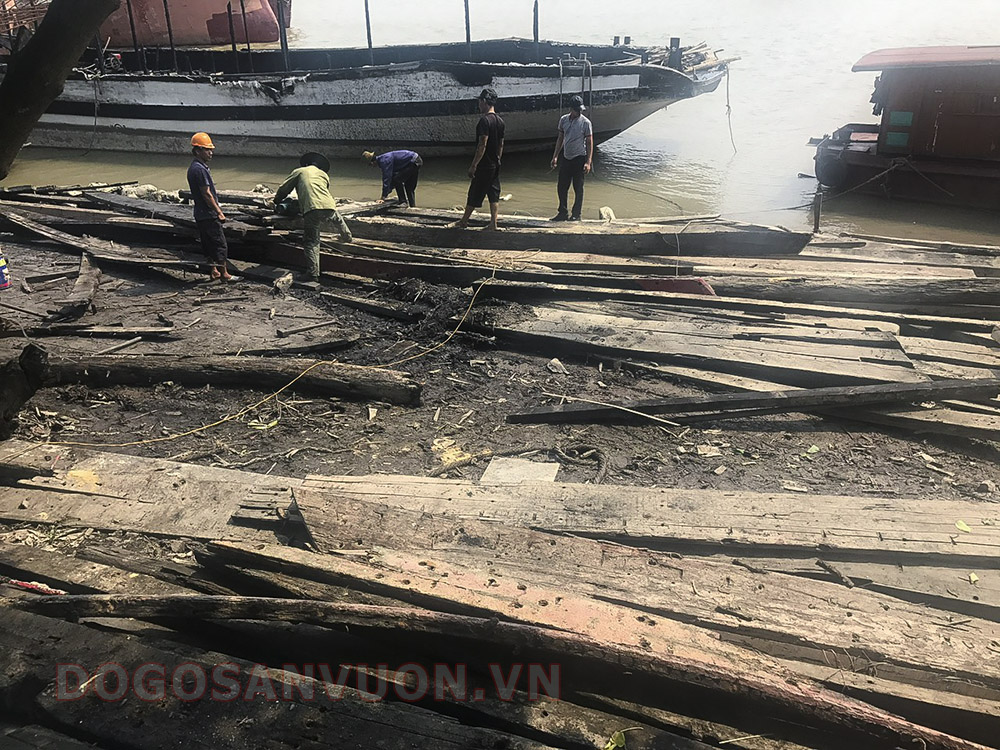 Xác tàu đánh cá cũ là nguyên liệu làm nên các sản phẩm đồ gỗ thuyền biển