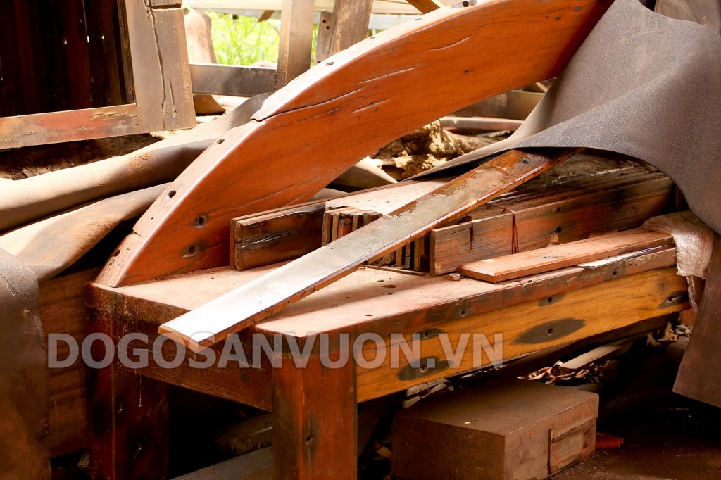 Mỗi khối gỗ, miếng gỗ đều được lựa chọn và tùy biến một cách tối ưu để cho ra những sản phẩm đồ gỗ tàu thuyền độc đáo